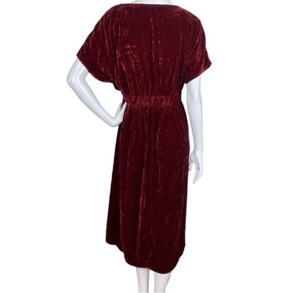 Cabi 3696 Grace Tribute Crushed Velvet Dress
Short Sleeves High Low Hem Sz Large - Picture 10 of 16